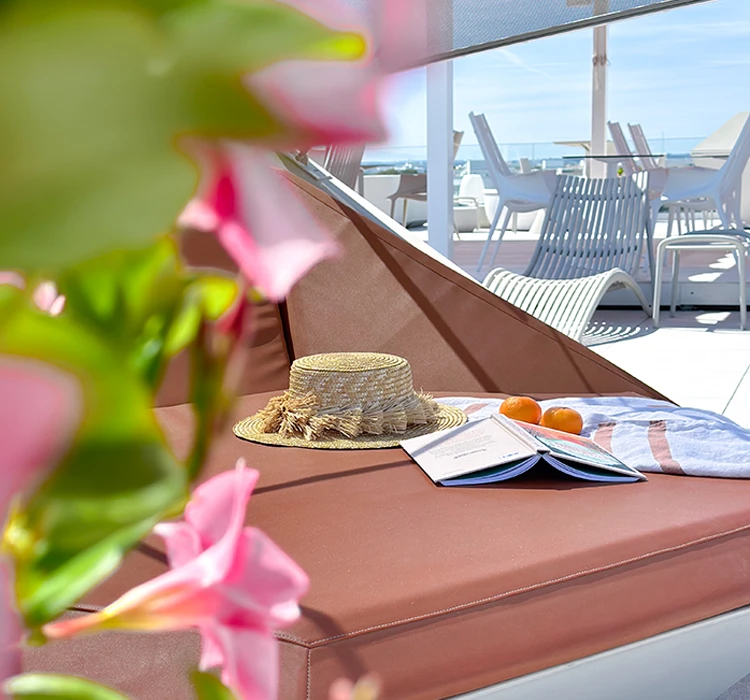 Long-stay promotion Hammock on the Sky Bar terrace at Hotel Condesa